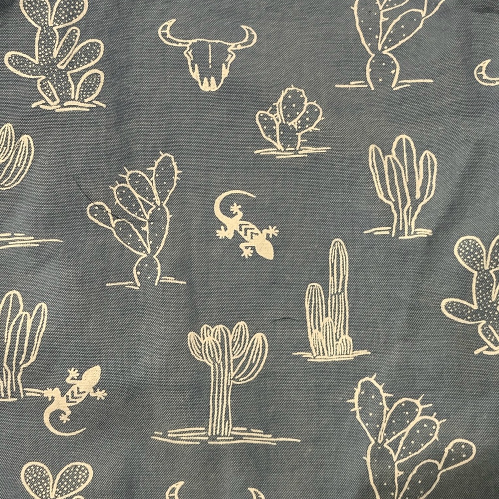Place Light Blue Short-Sleeve with White Cactus Print - 5/6 - Picture 3 of 4